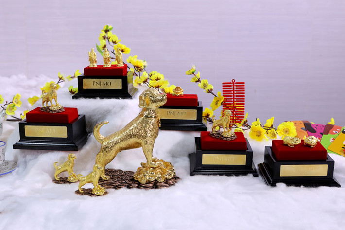 Trong khi đó, thương hiệu PNJ tung ra dòng sản phẩm linh vật của năm - Kim Khuyển (Chó vàng). Ảnh: PNJ.
