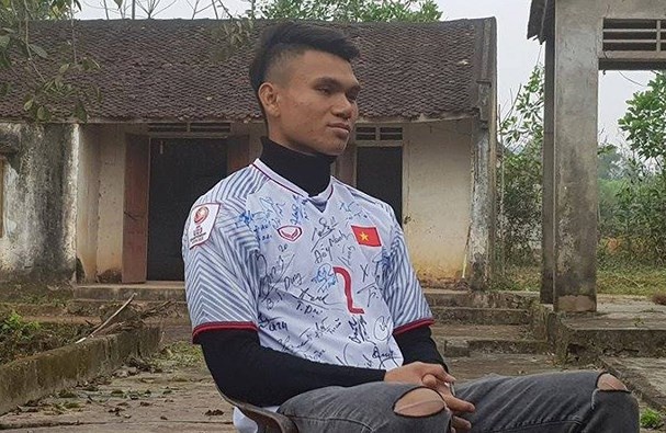 Trước đây, gia đình cầu thủ U23 Việt Nam - Phạm Xuân Mạnh sống trong căn nhà cũ, dột nát. Ảnh: FB.