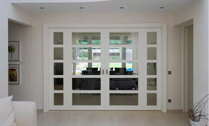 Cửa kính khung trắng sang trọng và tinh tế. Ảnh: Homify.