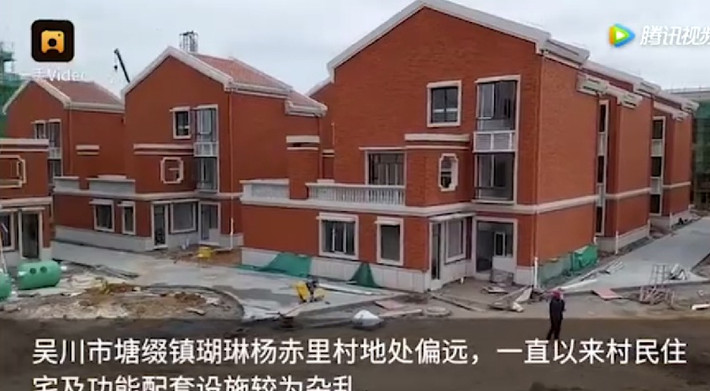 Toàn bộ trang trí bên ngoài đã xây xong.