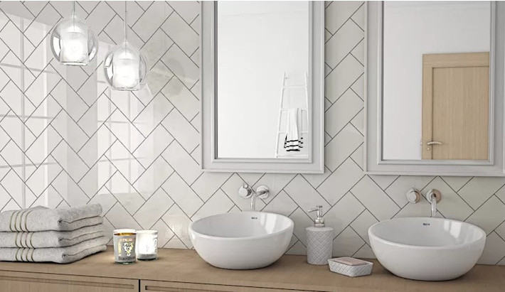 Gạch men ốp tường với bề mặt bóng gương. Ảnh: Homify.