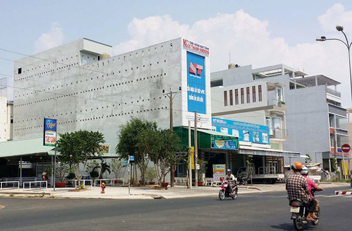Phần lớn các địa điểm được xây dưới dạng nhà thô. Ảnh: Tuổi trẻ.