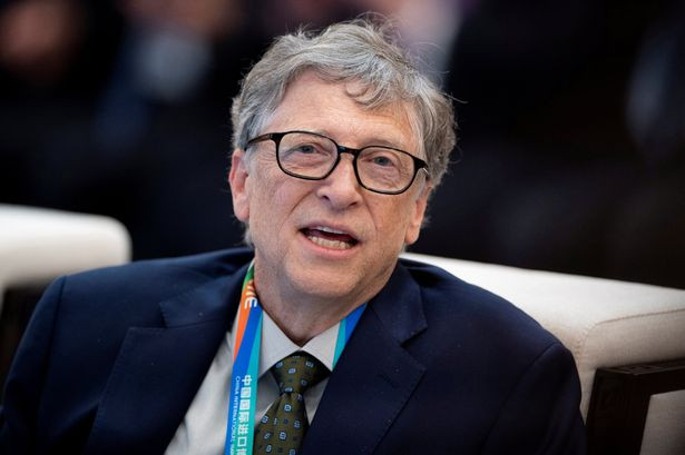 Trong nhiều năm qua, Bill Gates và vợ đã cho đi khoảng 41 tỷ USD thông qua quỹ Bill & Melinda Gates mà họ thành lập năm 2000. Dù vậy, ông vẫn giàu thứ 4 thế giới. Ảnh: Mirror