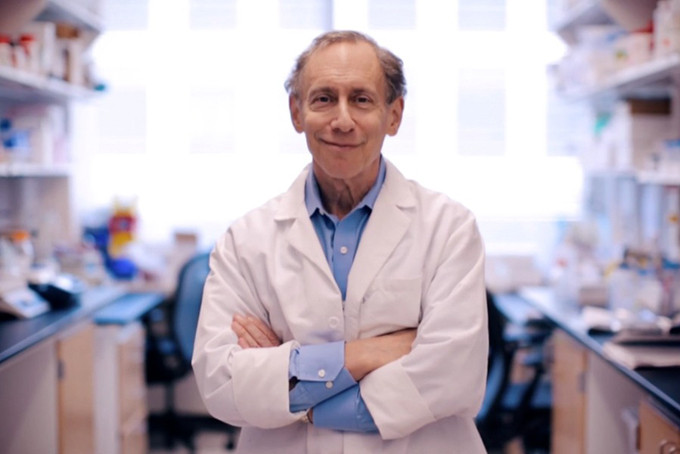 Robert Langer – nhà khoa học và nhà đầu tư sáng lập Moderna (1,6 tỷ USD) là cổ đông sáng lập của công ty công nghệ sinh học Moderna có trụ sở tại Cambridge. Ông sở hữu 3% cổ phần của công ty và chưa bao giờ bán cổ phần.