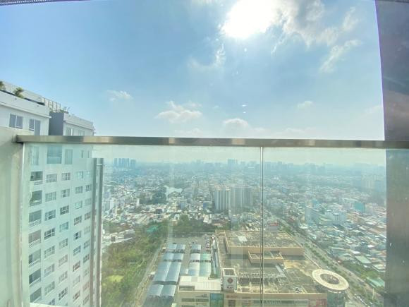 Căn penhouse của Ngọc Trinh có view đẹp, nhìn toàn cảnh thành phố.