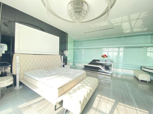 Năm 2017, Ngọc Trinh từng muốn rao bán lại căn penthouse cao cấp này với giá 17 tỷ đồng.