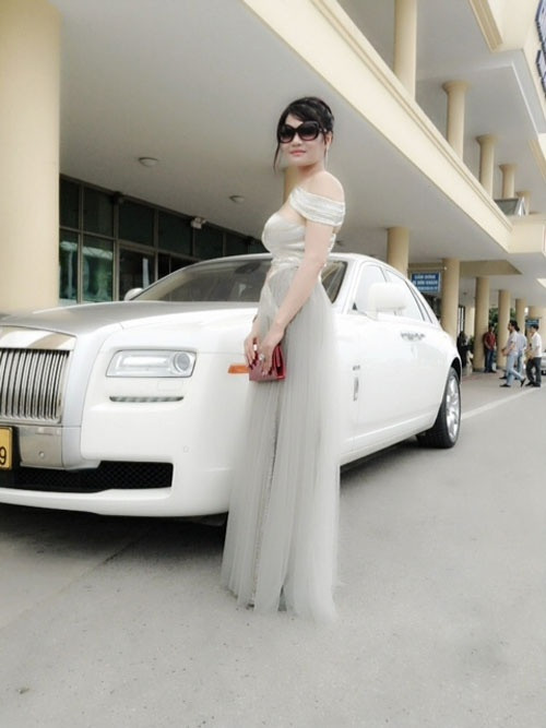 Nữ đại gia phố núi Nguyễn Thị Liễu (Hà Tĩnh) từng khiến dư luận xôn xao khi tổ chức "siêu đám cưới" cho con trai tiêu tốn hơn 20 tỷ đồng năm 2012. Ảnh: Zing.