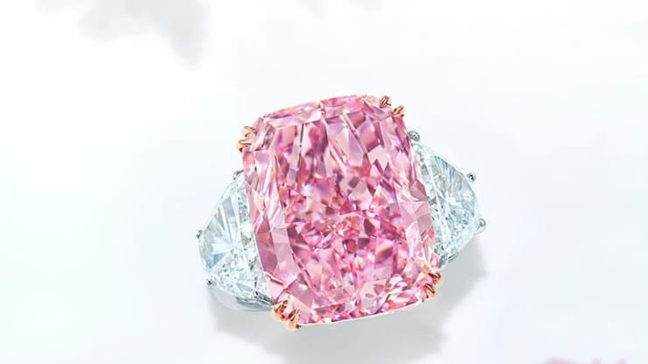 Mới đây, một đại gia châu Á đã mạnh tay chi tới 29,3 triệu USD (675,6 tỷ đồng) để sở hữu viên kim cương hồng "độc nhất vô nhị" mang tên "The Sakura".