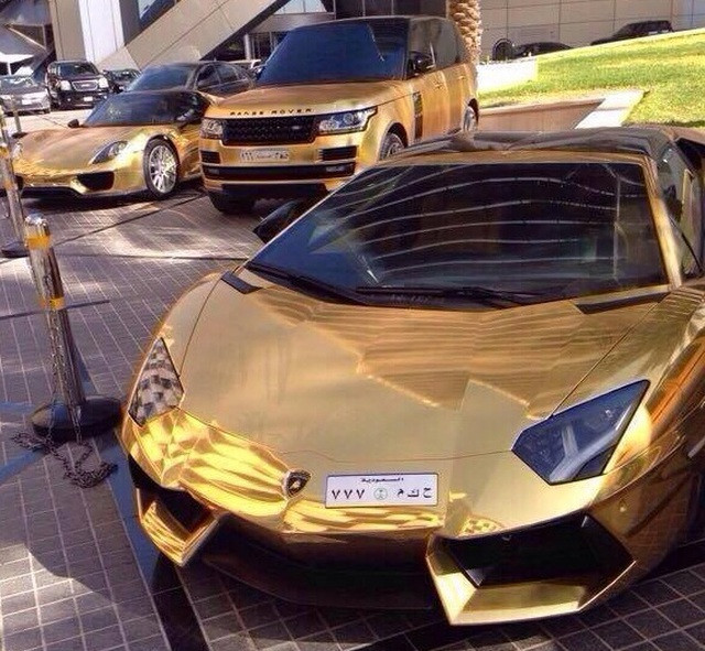 Siêu xe mạ vàng không phải là hiếm ở Dubai.