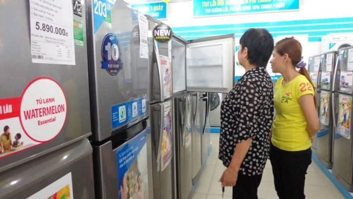 Mặc dù các chương trình giảm giá đồng loạt bùng nổ song theo anh Hoàng Minh (công ty điện lạnh Bách Khoa) tư vấn: "Đây là cơ hội vàng để mua sắm, nhưng người mua cần cân nhắc nhu cầu, không nên vì ham rẻ mà rinh đồ không dùng đến hoặc không tìm hiểu kỹ chế độ bảo hành, chất lượng sản phẩm trước khi sắm".