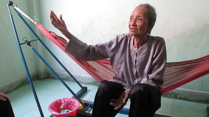Trước đó, cụ Trù từng được tổ chức Kỷ lục Việt Nam và tổ chức Kỷ lục châu Á xác nhận là "Cụ bà cao tuổi nhất Việt Nam và châu Á" vào tháng 8/2014. Ảnh: Hữu Khoa