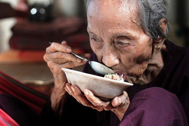 Hiện cụ đang sống tại ấp 5, xã Đa Phước, huyện Bình Chánh, TP HCM cùng người con dâu út là bà Nguyễn Thị Ba (76 tuổi). Ảnh: Như Quỳnh.