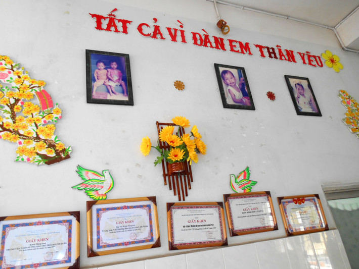 Khẩu hiệu "Tất cả vì đàn em thân yêu" có được bảo mẫu thực hiện đúng?