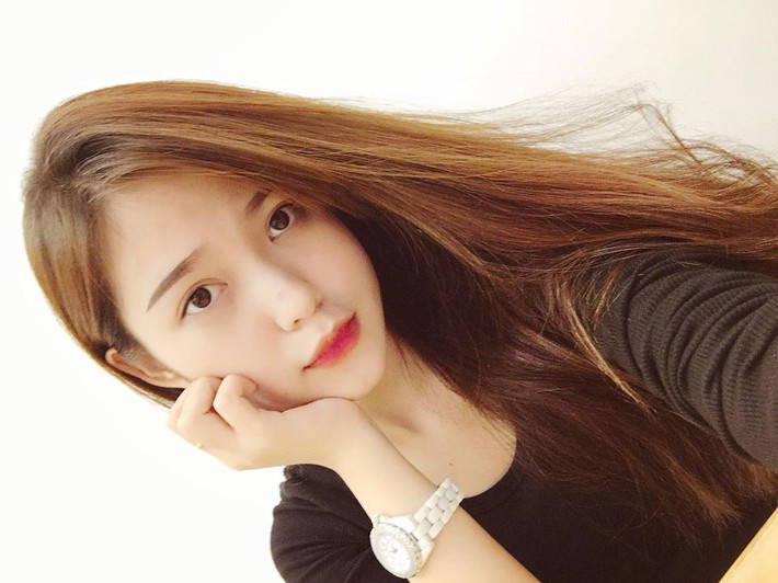 Tiết lộ thêm về bản thân, Mỹ Mỹ cho hay cô đang làm việc tại một công ty truyền thông. Ngoài ra, cô nàng cũng kinh doanh online trên mạng.