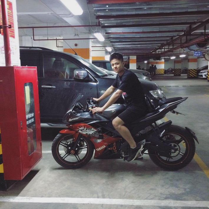 Hot boy đại học Thăng Long thường xuyên đăng những tấm hình với diện mạo khỏe khoắn lên trang cá nhân.