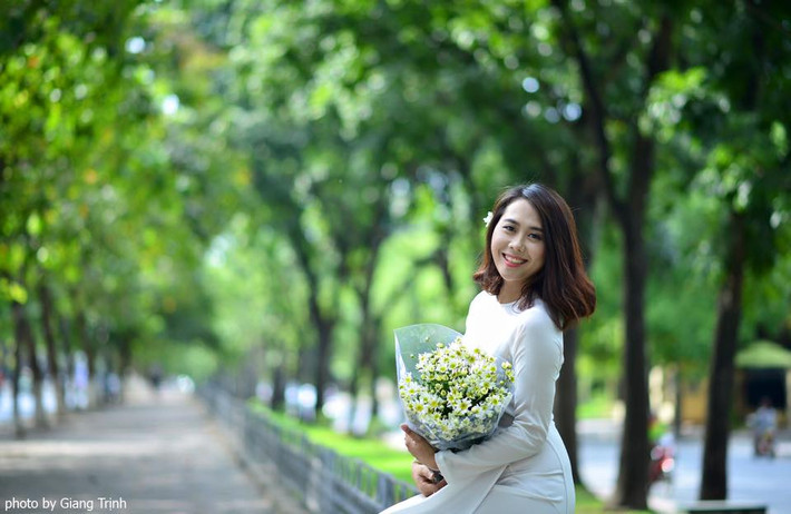 Không chỉ xinh đẹp, cô giáo Bùi Thúy Quỳnh còn được nhiều người thán phục vì là một giáo viên giỏi của trường Tân Định.