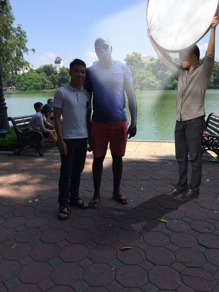 Đây là cách dân mạng Photoshop khi anh chàng nhờ làm trắng da lên thêm vài tông.