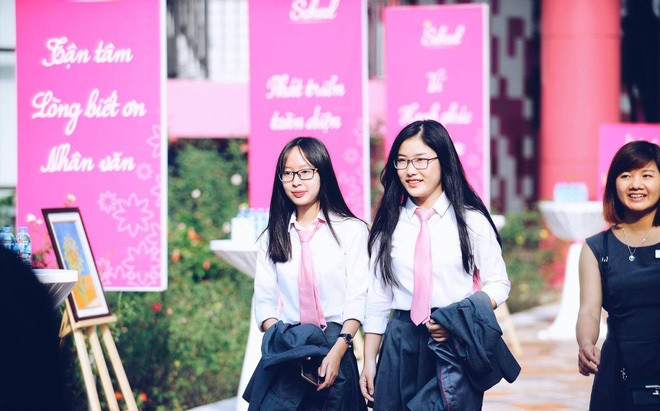 Vẻ rạng rỡ, tươi vui của các nữ sinh TH school.