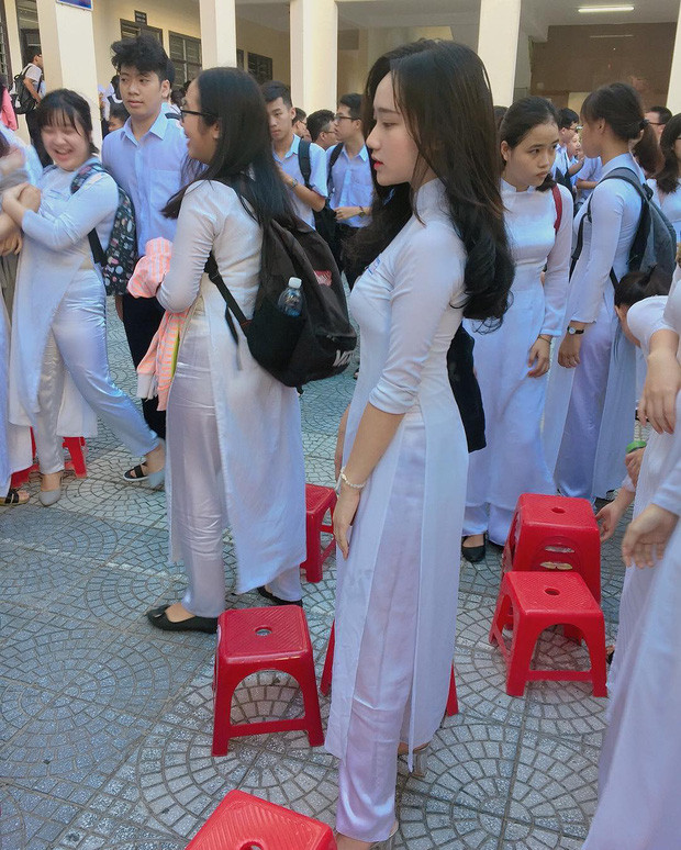 "Góc nghiêng thần thánh" tôn vẻ xinh xắn của cô nàng Phạm Châu Hồng Vân. Ảnh: (@hongvanchaupham