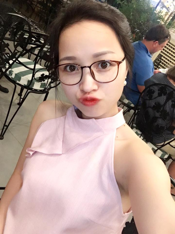 Ngoài đời, sếp nữ 9X này cũng thường xuyên đăng tải hình ảnh nhí nhảnh, đam mê du lịch khám phá.