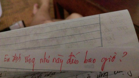 Với học trò lười, thầy giáo trẻ Nguyễn Việt Phương (sinh năm 1989) lại có những lời nhận xét "bá đạo" và đầy suy ngẫm cho các bài kiểm tra.