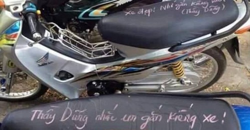 Chính sự gần gũi, giản dị của thầy Dũng đã khiến học trò tâm phục, khẩu phục và vui vẻ làm theo lời thầy nhắc. "Nghìn like cho thầy giáo vui tính", "Thầy giáo trường người ta", "ôi! thầy giáo của năm"... là những dòng bình luận đầy yêu thương của cư dân mạng dành thầy giáo đáng mến này.