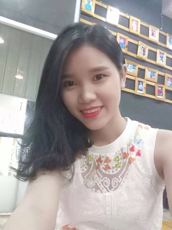 Bảo Sương đã dí dỏm trả lời MC Quyền Linh cả ba là "bầy em gái đi theo" của anh trai Thanh Phong. Làn da trắng sáng, các nét trên khuôn mặt của cô bạn khá hài hòa, thu hút ánh nhìn.