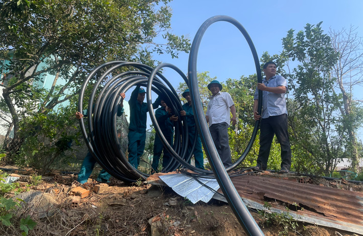 Cơ quan chức năng huyện Đạ Huoai đã đấu nối từ thượng nguồn suối Đạ M’ri theo đường ống hơn 600 mét bơm nước trực tiếp về Trạm cấp nước Đạ M’ri.