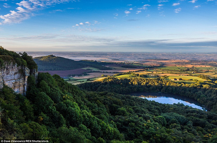 Phong cảnh đẹp như tranh vẽ tại vùng Sutton Bank. (Nguồn: Daily Mail)