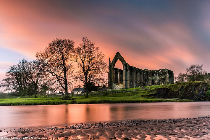 Bức hình này được chụp tại Bolton Abbey, Yorkshire. (Nguồn: Daily Mail)