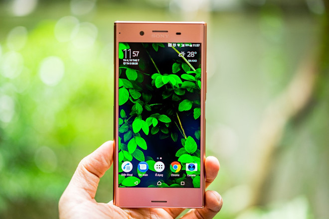 Hệ thống âm thanh chuẩn hi-res trên Xperia XZ Premium mang đến trải nghiệm giải trí ấn tượng. Bộ xử lý Qualcomm Snapdragon 835 siêu mạnh và tốc độ tải dữ liệu lên đến 1 Gbps giúp tải phim 4K chỉ trong vài giây. Nhờ đó, người dùng có thể xem phim chất lượng cao hay chơi game đồ họa nặng mượt mà hơn.