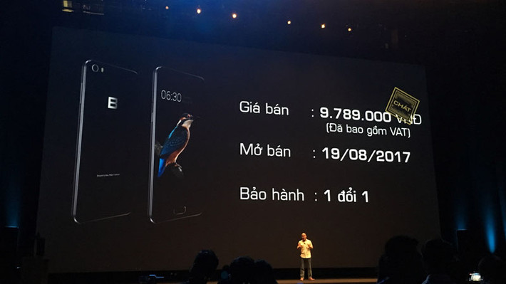 Sáng ngày 8/8, Bkav chính thức trình làng mẫu điện thoại "Made in Vietnam" - Bphone 2017 tại Trung Tâm Hội Nghị Quốc Gia, Hà Nội, dưới sự chứng kiến của hơn 2.000 quan khách. Ảnh: Thegioididong.