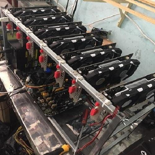 Nếu máy giải thành công thuật toán thì người chơi được Bitcoin. Máy "đào" được nhiều Bitcoin hay không cũng là may rủi. Ảnh: Vitinhlehuy.