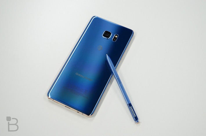 Galaxy Note 8 xanh sâu thẳm (Deep Blue) cũng là một phiên bản màu mới nhất đến từ Samsung. Ảnh: TechnoBuffalo.