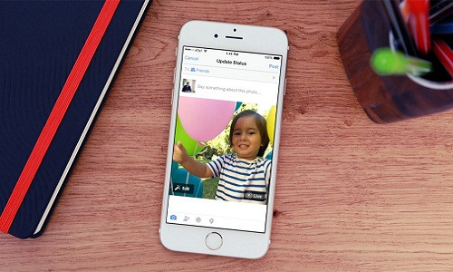 1. Kiểm tra lại dòng thời gian (Timeline). Đầu tiên, các bạn hãy kiểm tra lại dòng thời gian trên Facebook xem mọi người có thể thấy những gì của mình bằng cách thay đổi tư cách xem là một người khác. Để thực hiện điều này, các bạn bấm vào dấu "..." và chọn Xem trang với tư cách.