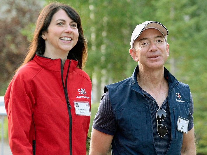 Để dành thời gian cho vợ và 4 người con, Jeff Bezos không bao giờ lên lịch họp vào đầu giờ sáng.