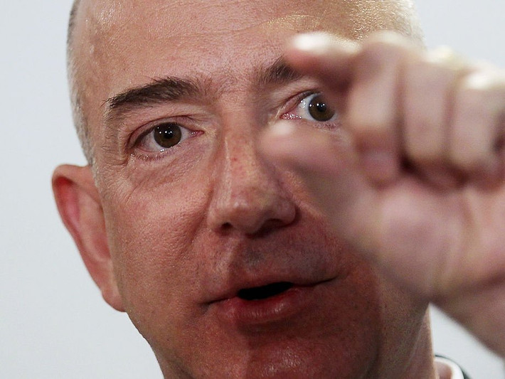 Jeff Bezos là một ông chủ nóng tính. Nhiều nguồn tin cho biết, ông đã thuê một người tư vấn để giúp ông kiềm chế.