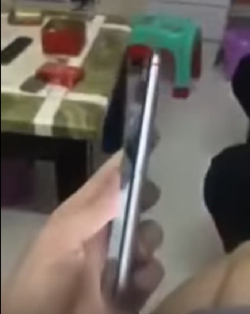 Giao diện iOS 11 không khác biệt nhiều so với hàng chính hãng. Ảnh: Youtube.