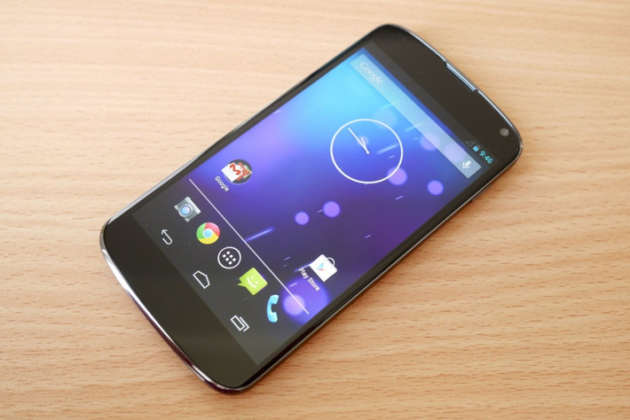 Ngày 13/11/2012, Google Play chính thức mở cửa nhận đặt trước hai sản phẩm "hot" là smartphone Nexus 4 và máy tính bảng Retina Nexus 10. Chưa đầy một tiếng sau khi chính thức nhận đặt hàng, website của Google tại Mỹ, Australia đã hết hàng. Ảnh: Tech Times.