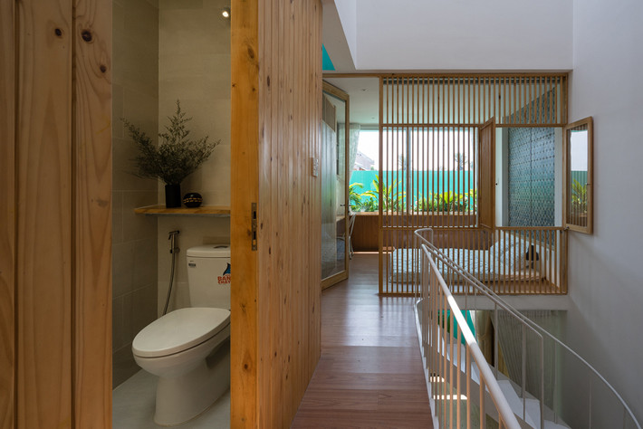 Phòng tắm nhỏ gon mà tiện nghi. Nguồn ảnh: Archdaily.