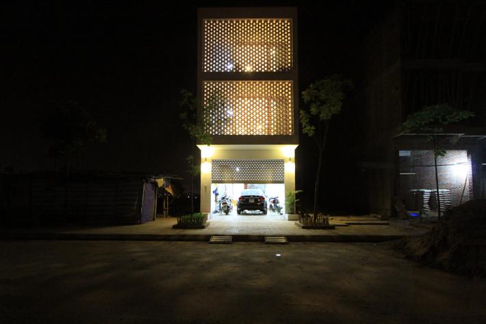 Hành lang, cầu thang và các phòng kết nối tạo không gian sống thoáng mát. Nguồn ảnh: Archdaily.
