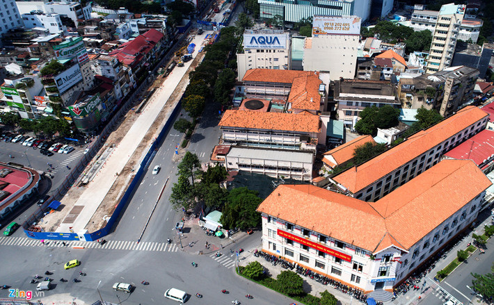 Năm 2007, Tập đoàn Bitexco được UBND TP.HCM chấp thuận chủ trương đầu tư xây dựng tổ hợp cao ốc văn phòng và khách sạn 5 sao trên khu đất 125 Lê Lợi (bệnh viện đa khoa Sài Gòn hiện hữu). Đổi lại, Bitexco phải dành 1 ha đất tại khu tứ giác Nguyễn Cư Trinh (quận 1) để xây dựng dự án bệnh viện đa khoa Sài Gòn mới hiện đại với quy mô 300 giường bệnh.