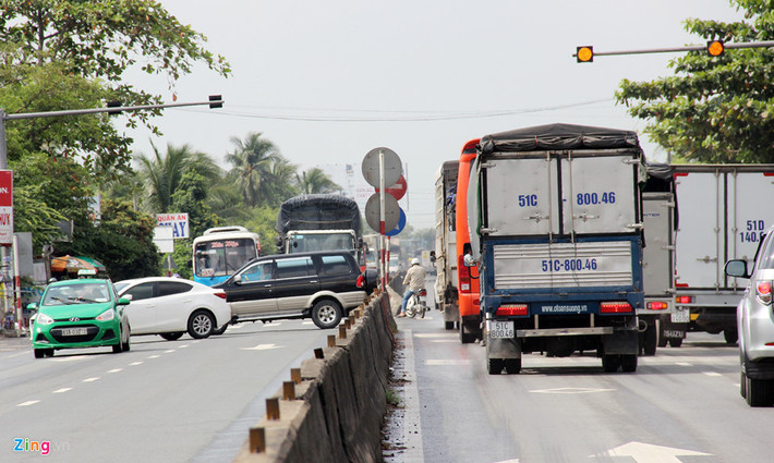 Theo một chủ quán giải khát ở đầu lộ Giồng Cát (đường liên xã Bình Phú - Phú An), mỗi ngày có hàng nghìn ôtô né trạm Cai Lậy, chạy nối đuôi nhau ra quốc lộ 1 ở khu vực gần chùa Phước Long ở ấp 6, xã Phú An. Khi đổ ra quốc lộ 1, ôtô phải vòng lại cuối dải phân cách để chạy về hướng Cần Thơ.