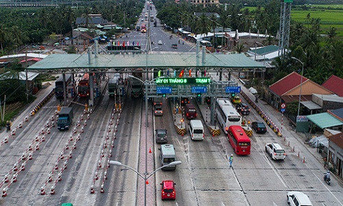 Trạm thu phí Cai Lậy sử dụng dịch vụ đường bộ Cai Lậy (BOT Cai Lậy) chính thức hoạt động từ ngày 1/8. Trạm đặt tại xã Bình Phú, huyện Cai Lậy (Tiền Giang)