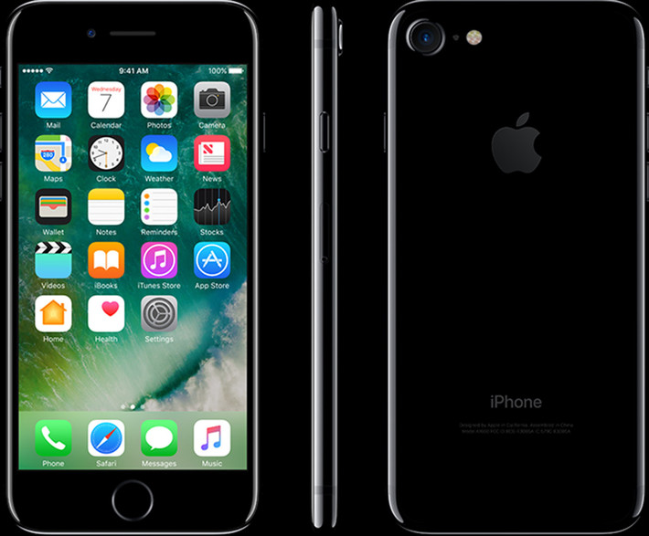 Để kích cầu mua sắm, các nhà bán lẻ đã tung ra các chương trình khuyến mãi, giảm giá cho iPhone 7 và 7 Plus như một chiêu "dọn đường" cho loạt smartphone mới sắp được công bố. Ảnh: Att.