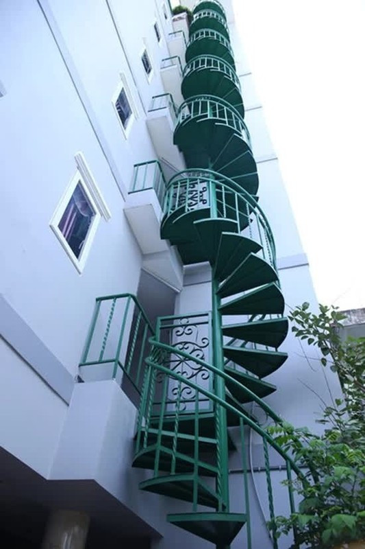Căn biệt thự của gia đình Khánh Phương rộng hơn 400m2, tọa lạc tại vị trí đắt đỏ ở mặt tiền Nguyễn Thái Học và được định giá khoảng 200 tỷ đồng. Ảnh: Nhịp sống Việt