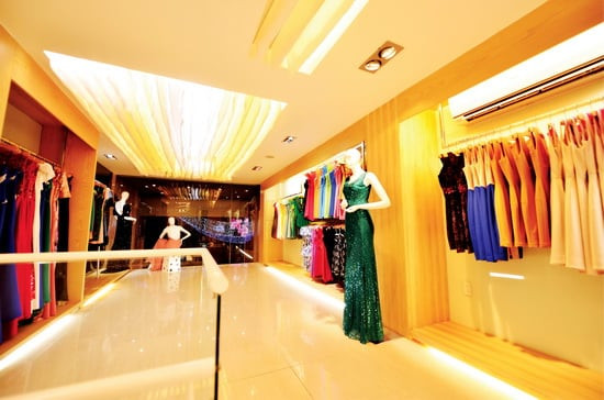 Biệt thự của Mỹ Tâm thiết kế tông màu vàng nổi bật, vừa để ở vừa tận dụng làm nơi kinh doanh thời trang, quán cafe... Ảnh: Internet