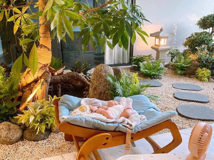 Cây xanh là yếu tố không thể thiếu trong biệt thự của Đàm Thu Trang - Cường Đô La.
