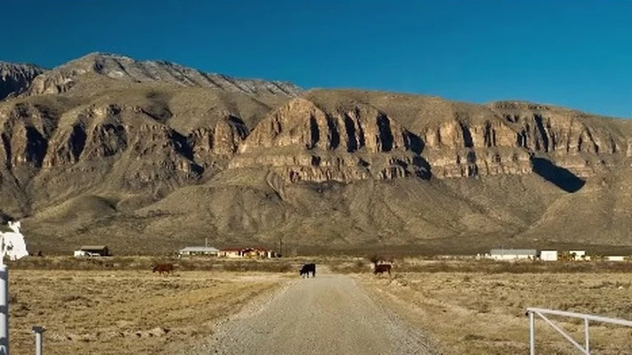 Bezos đã mua trang trại ngô rộng 400.000 mẫu Anh gần Van Horn, Texas. Mảnh đất mà Bezos sở hữu ở Texas có diện tích gần bằng thành phố New York. Ảnh: Housedigest