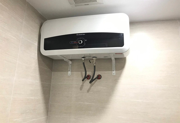 Nhiều người không rút điện bình nóng lạnh sau khi tắm nhưng thực tế việc này tiêu tốn rất nhiều điện năng.